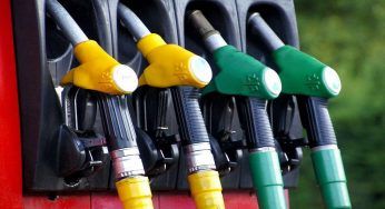 Rincari sul costo di benzina e gasolio: svelato quanto spenderanno in più gli italiani. Un salasso