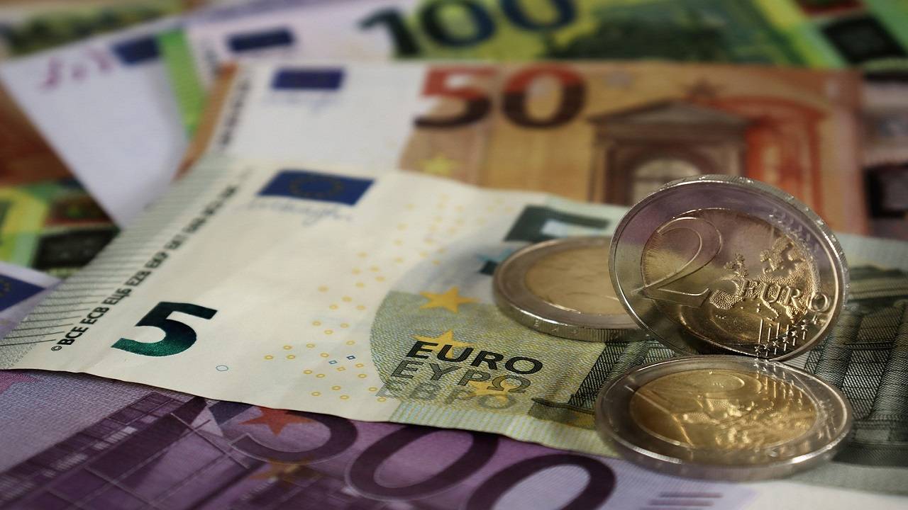 Euro stipendi Italia quanto inciso salari