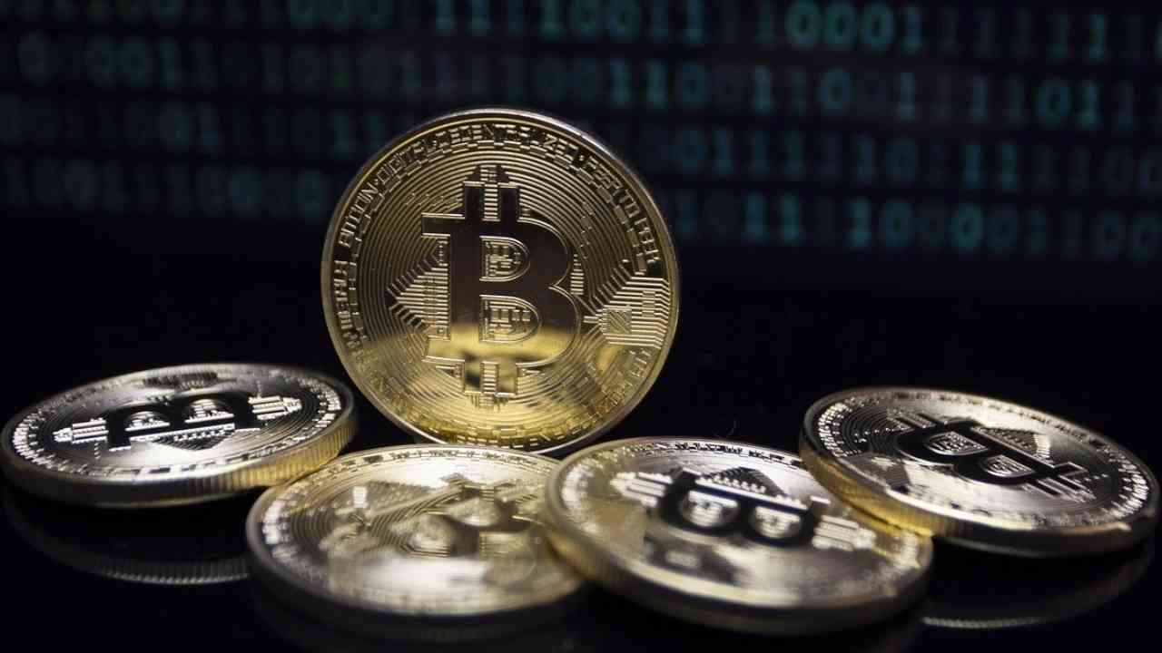 Bitcoin perché un milionario consiglia di investire