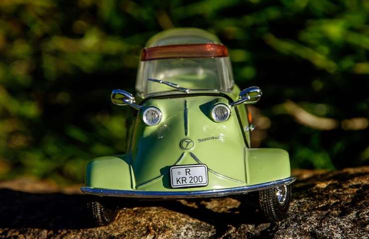 Piccola automobile