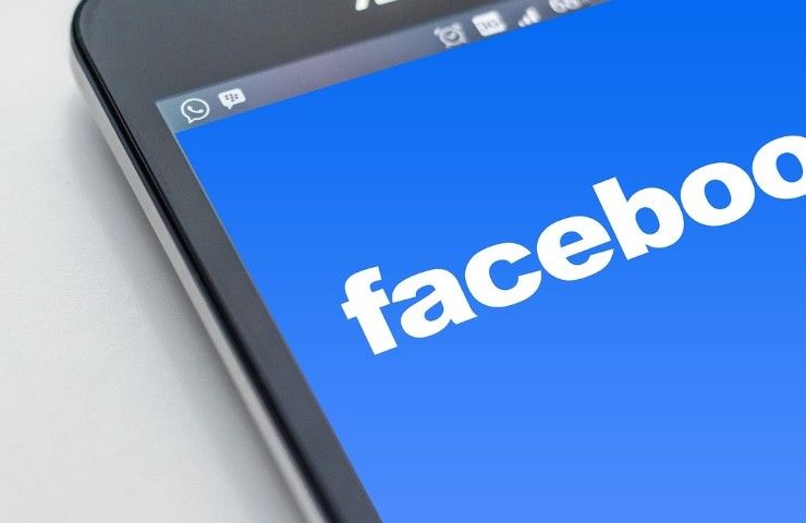 Facebook su smartphone