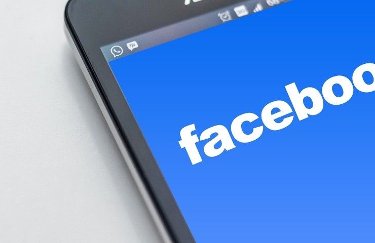 Facebook su smartphone