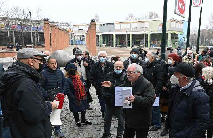 sit-in contro il caro bollette