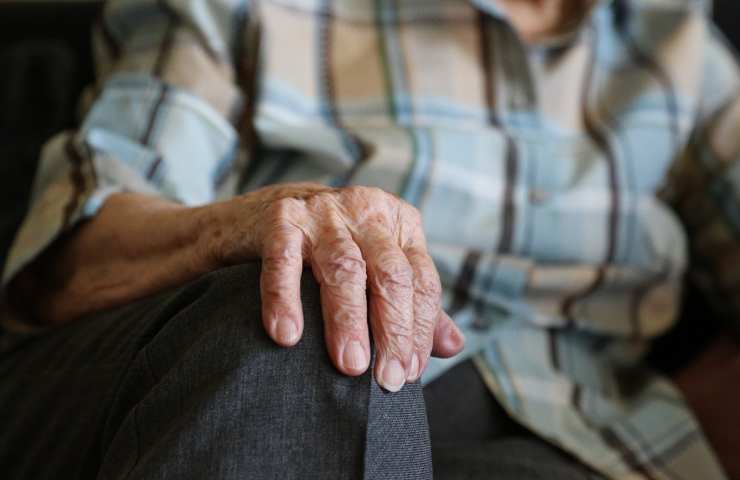 anziano pensione crisi