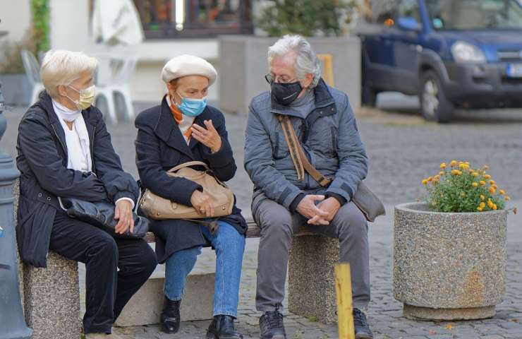 anziani bollette pensione 