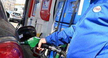 Caro benzina: come si possono risparmiare 10 euro con un pieno