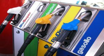Carburante, lunghe code ai distributori: colpa dei prezzi di benzina e diesel