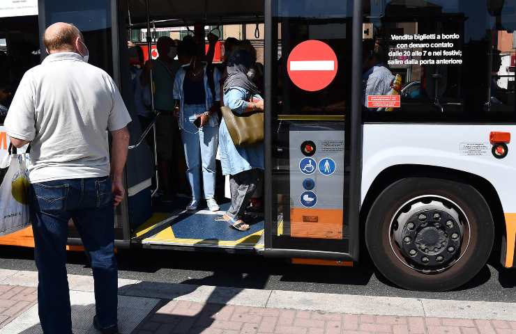 Senza biglietto sul bus