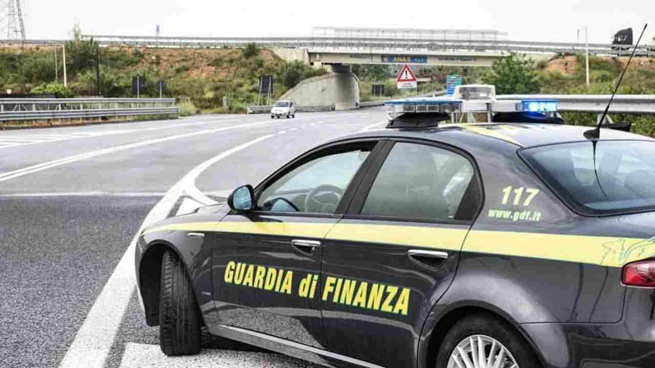 Guardia di Finanza tasse droga