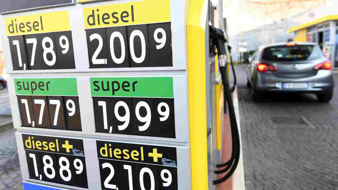 Prezzi benzina taglio accise