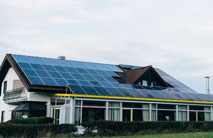 Pannelli solari installati sul tetto