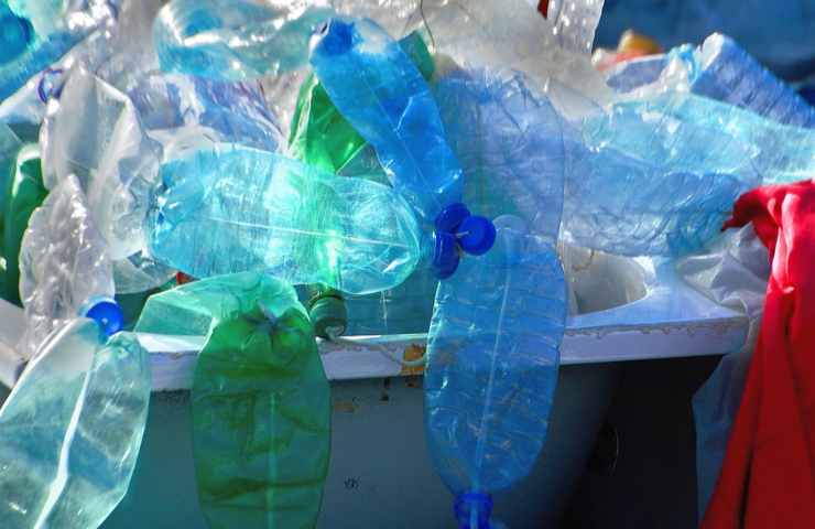 tassa sulla plastica del Regno Unito
