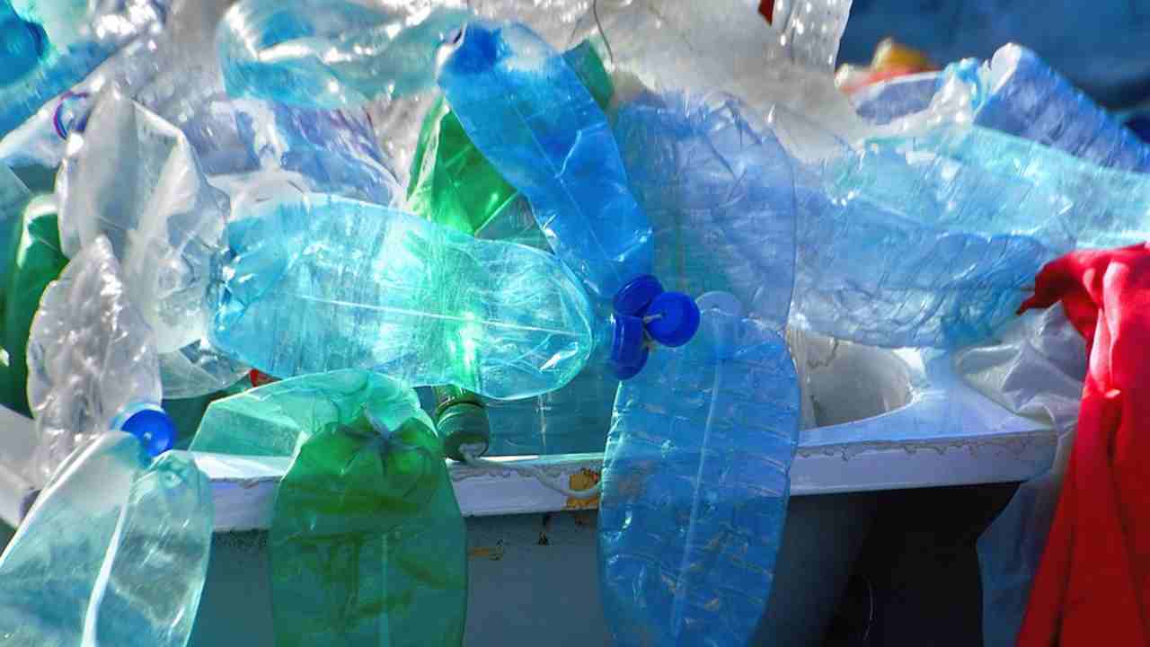 tassa sulla plastica del Regno Unito