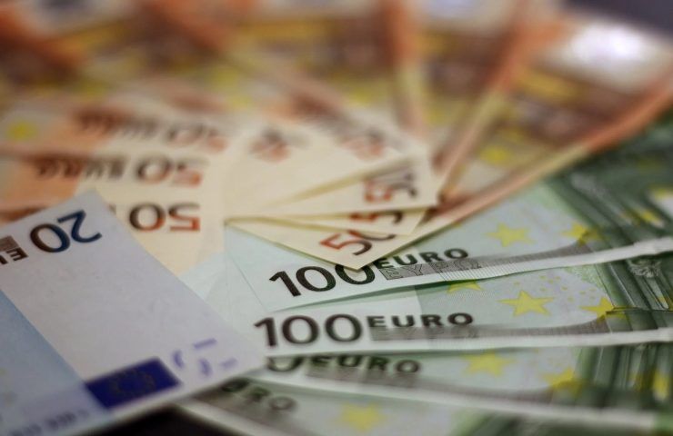 Varie banconote a 50, 100 e 20 euro