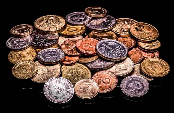 Alcune monete vecchie di diverse nazioni
