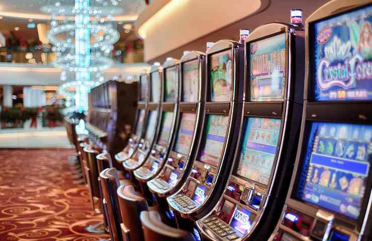 Slot machines messe in fila al casino