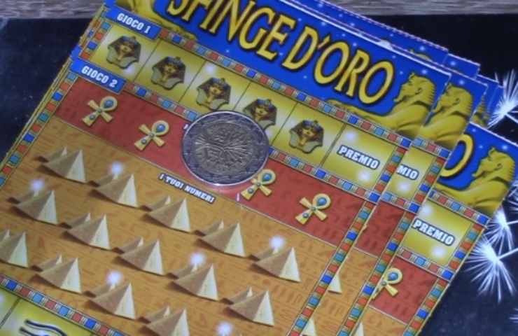 Un biglietto del gratta e vinci de La Sfinge d'Oro