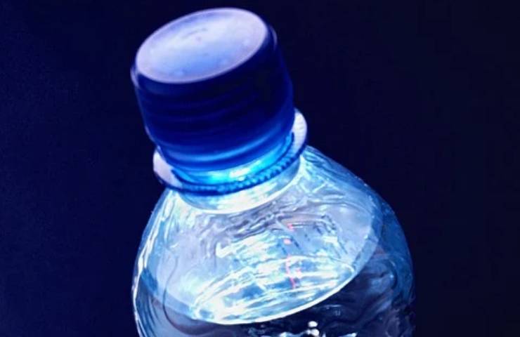 Acqua minerale allerta alimentare