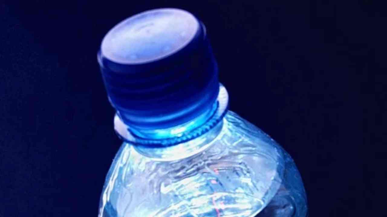 Acqua minerale allerta alimentare