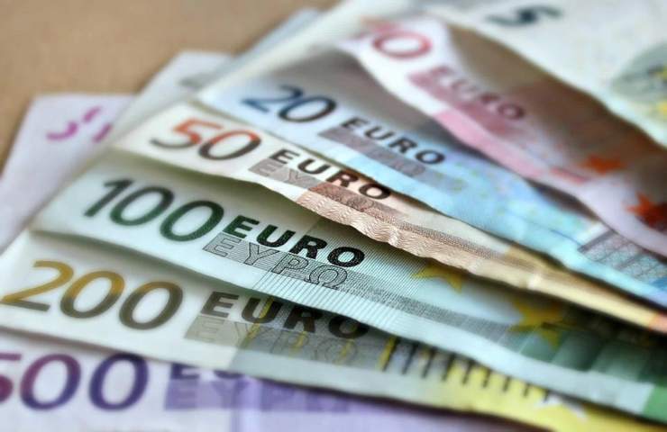 Diverse banconote in euro