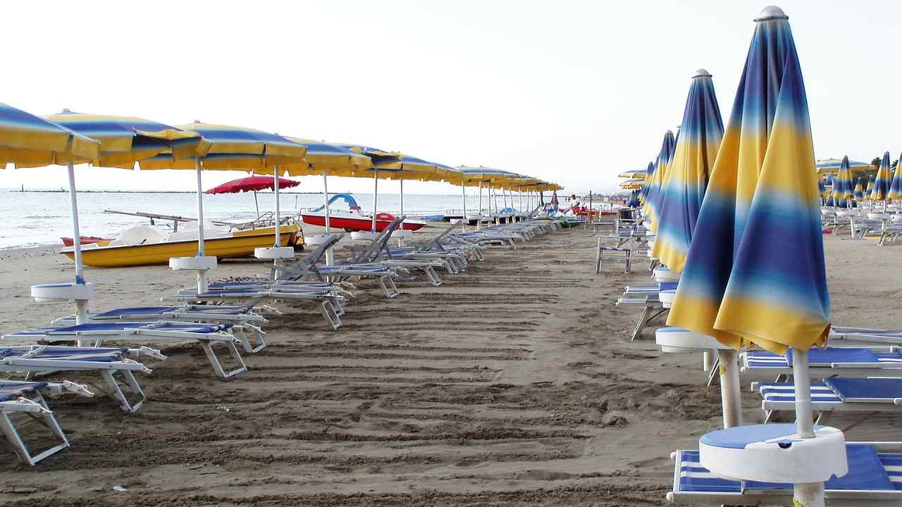 Vacanze estate italiani mare aumenti Codacons