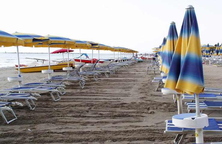 Vacanze estate italiani mare aumenti Codacons