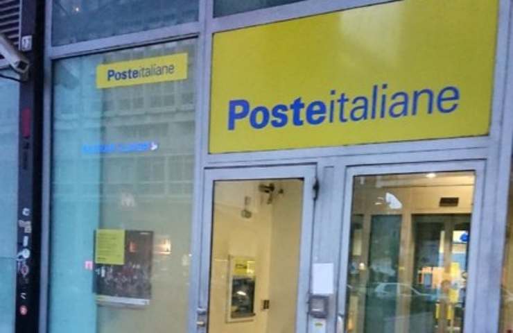 L'ingresso di un ufficio di Poste Italiane