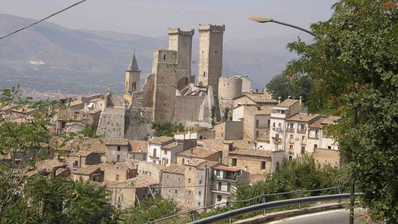 Pacentro borgo Abruzzo bonus accoglienza nuovi residenti