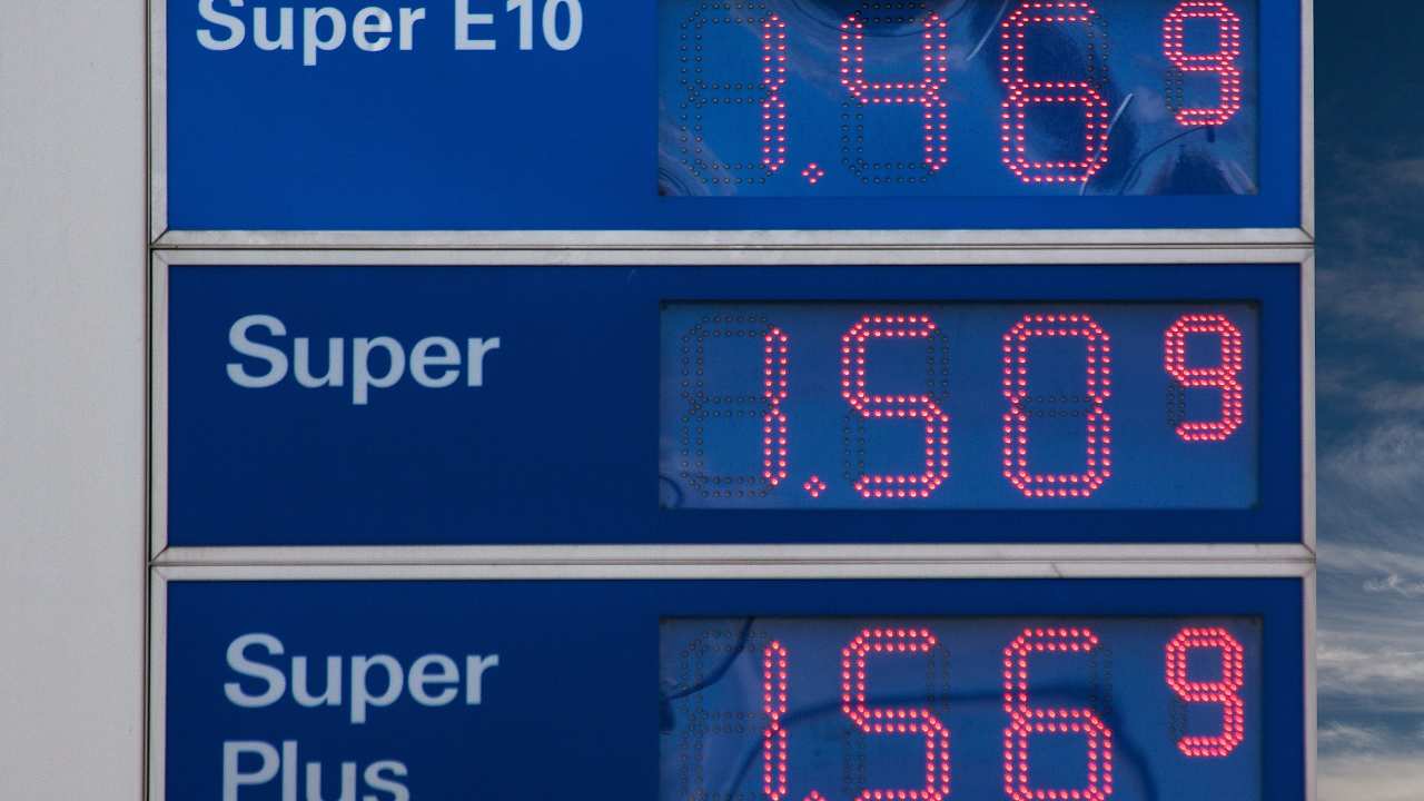 Prezzi carburanti calo nuove tariffe Italia