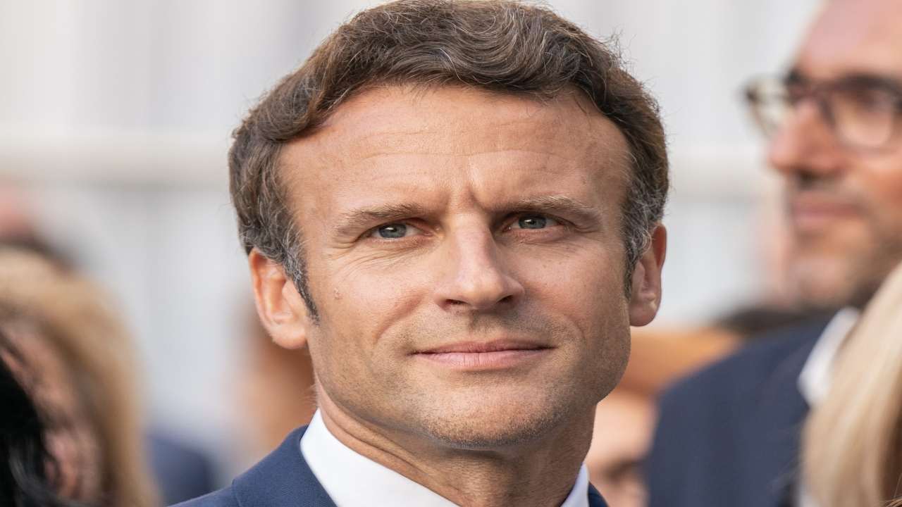 Emmanuel Macron polemica video orologio