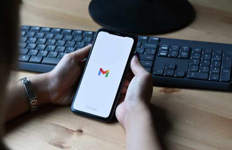 Intelligenza artificiale servizio Google email