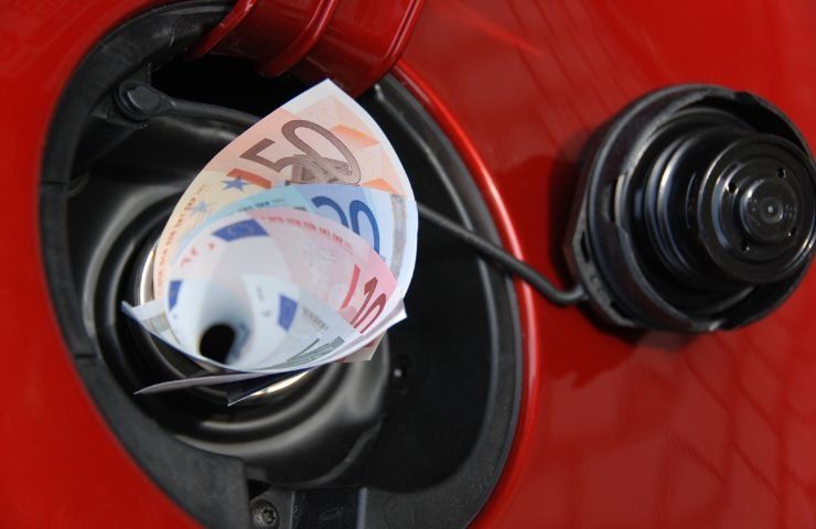 Indagine Antitrust benzina soldi in auto - bonificobancario.it 20230721bonus benzina 2023