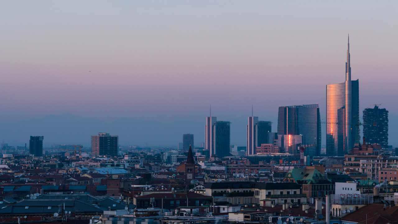 Rsa in fiamme a Milano, cosa sta accadendo?