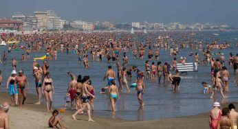 Ferragosto, crollano i consumi: la necessità aguzza l’ingegno