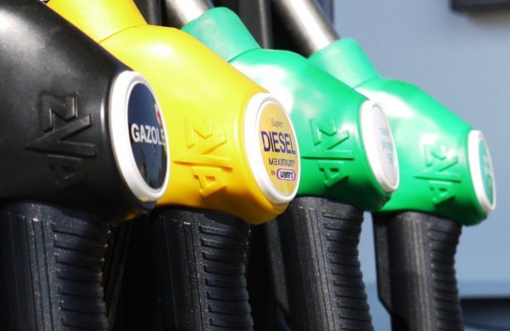 Prezzo della Benzina, pompa (Foto Pxhere) - bonificobancario.it 20230822
