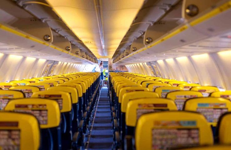 Ryanair, corridoio aereo (Foto Canva) - bonus.it 20230809