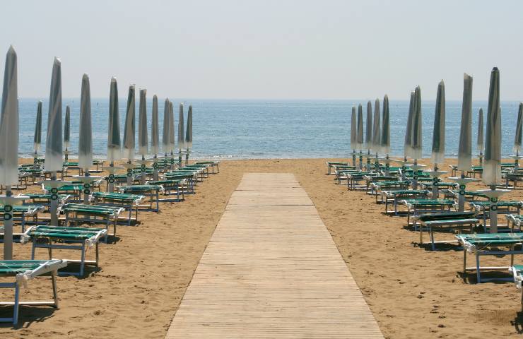 Estate 2023, stabilimento balneare (Foto Canva) - bonificobancario.it 20230910